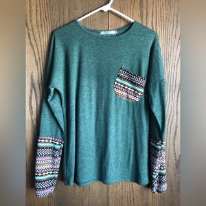 🌟 3/$15 Patchwork women’s long sleeve top with thumb holes size XS